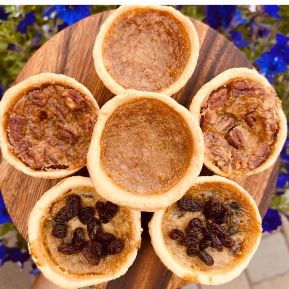 Meet your Posher, Laura - Picture 1 of 1